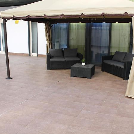 Apartments " Le Ginestre" Ачиреале Екстериор снимка