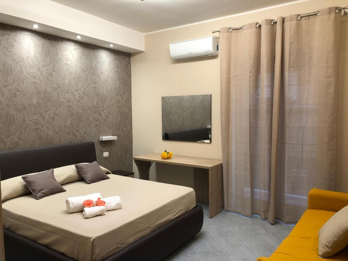 Apartments " Le Ginestre" Ачиреале Екстериор снимка