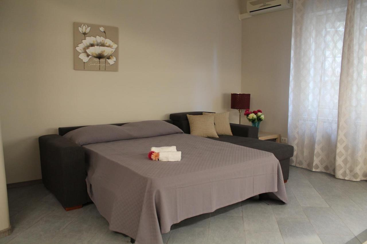Apartments " Le Ginestre" Ачиреале Екстериор снимка