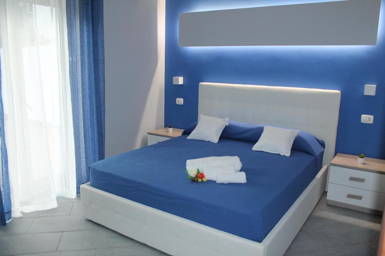 Apartments " Le Ginestre" Ачиреале Екстериор снимка