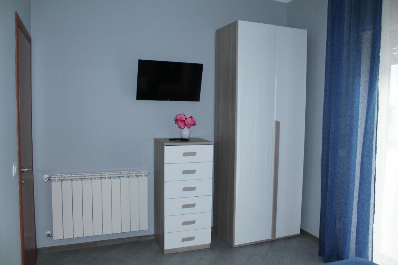 Apartments " Le Ginestre" Ачиреале Екстериор снимка