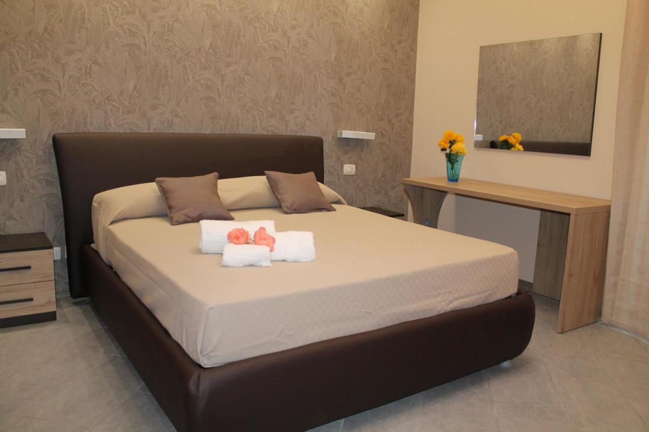 Apartments " Le Ginestre" Ачиреале Екстериор снимка